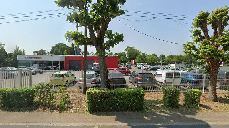Vue de la rue devant Garage De L'Ostrevant - eurorepar car service, Bouchain