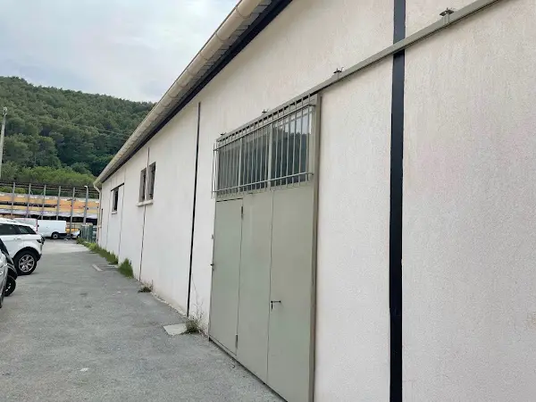 Photo publiée sur la fiche Google de carrosserie AMC, Draguignan