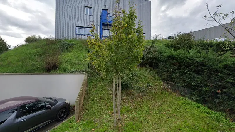 Vue de la rue devant Rachat de voiture d'occasion | Rapide Rachat Auto, Magnanville