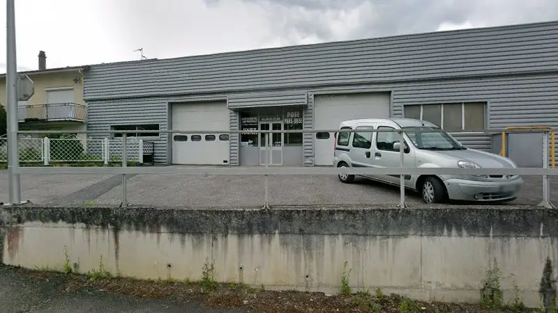Vue de la rue devant Carrosserie Puivif à Feytiat, Feytiat