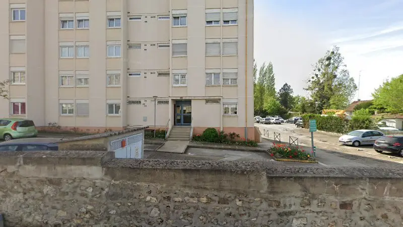 Vue de la rue devant Récup’Auto Dépannage/Remorquage/Epaviste GRATUIT, Dammarie-les-Lys