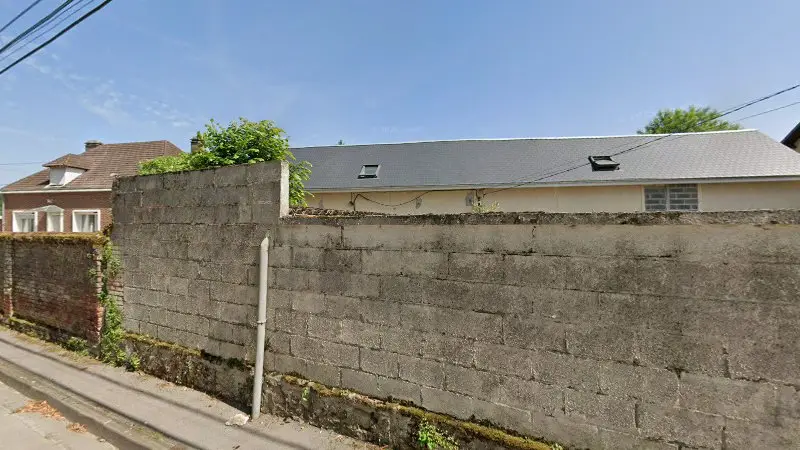 Vue de la rue devant Carrosserie du Thérain, Milly-sur-Thérain