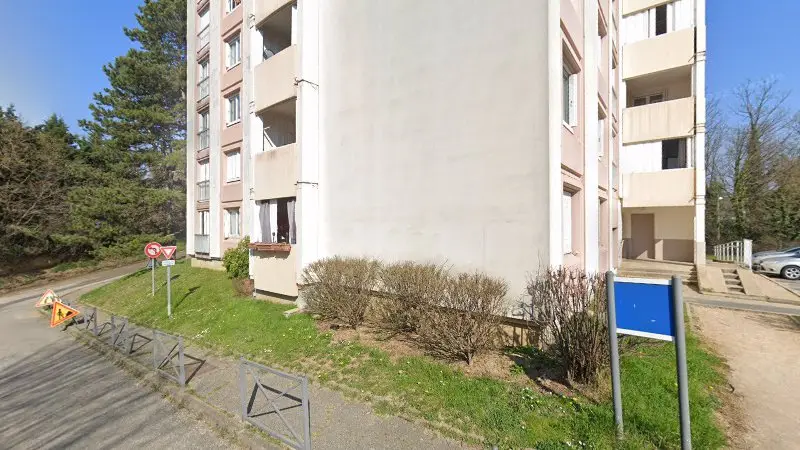 Vue de la rue devant Bendib Lahcen, Neuville-sur-Saône
