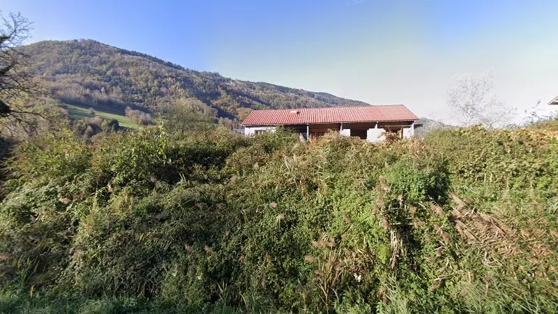 Vue de la rue devant Occas'ou, Crêts en Belledonne