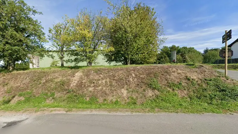 Vue de la rue devant Carrosserie Lamberdiere, Bussière-Badil