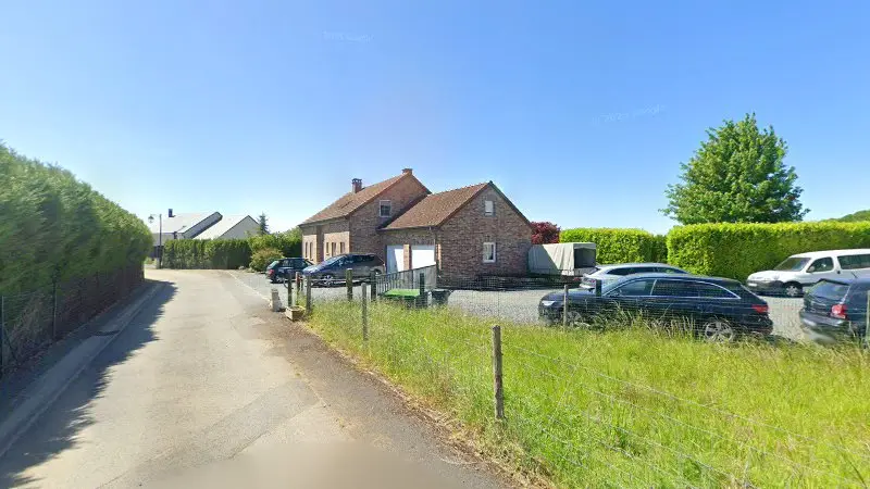 Vue de la rue devant Jb Meca Pneus, Tremblois-lès-Carignan