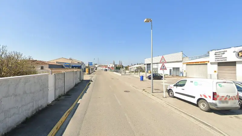 Vue de la rue devant France Pare-Brise - Chez BestDrive, Saint-Martin-de-Crau