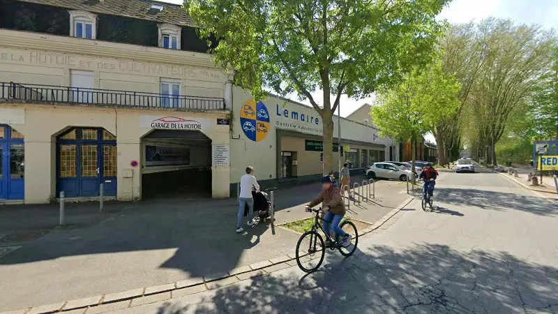 Vue de la rue devant GARAGE DE LA HOTOIE, Amiens