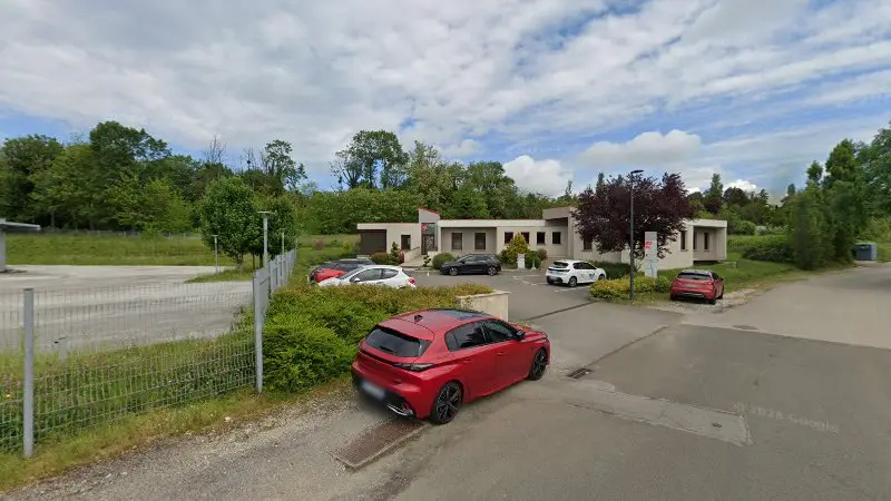 Vue de la rue devant Lorenzi montage pneus à domicile, Besançon