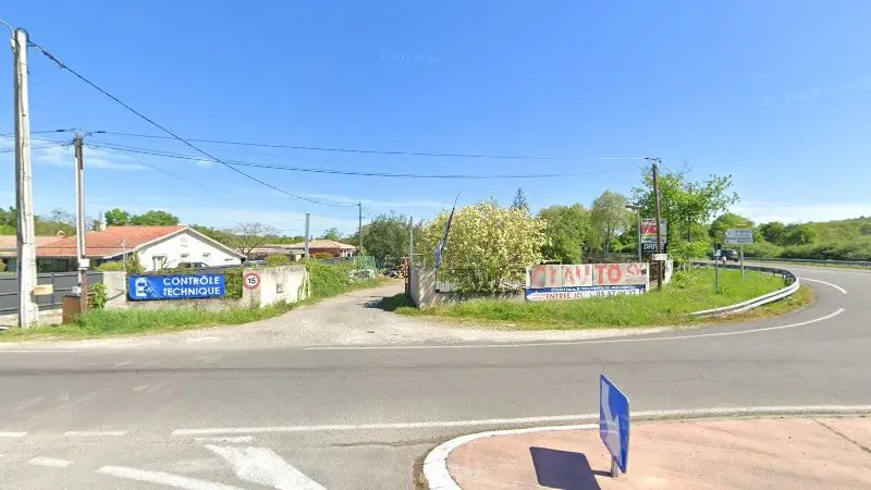 Vue de la rue devant Chiche Dominique, Saint-Denis-de-Pile