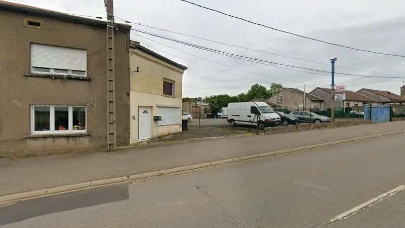 Vue de la rue devant Chez Francky, Vernéville