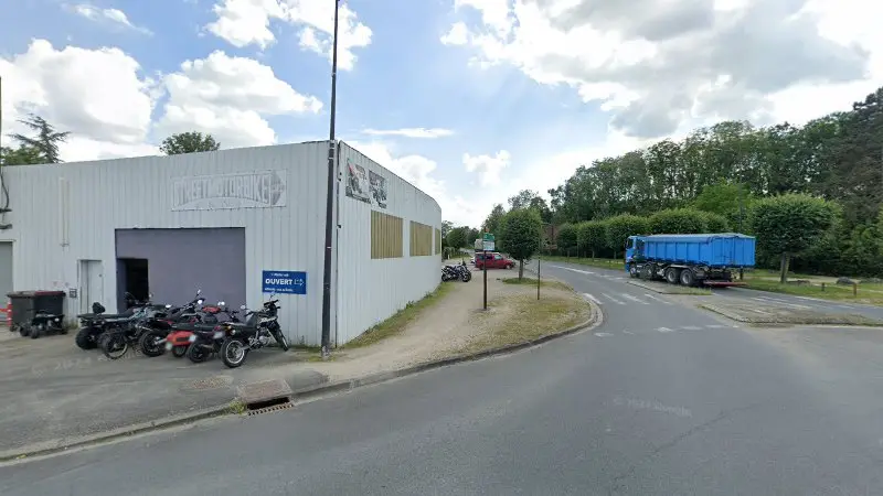 Vue de la rue devant STREETMOTORBIKE | QJMOTOR - VOGE - PEUGEOT MOTOCYCLES - ORCAL - NECO - BLUROC, Mouy-sur-Seine