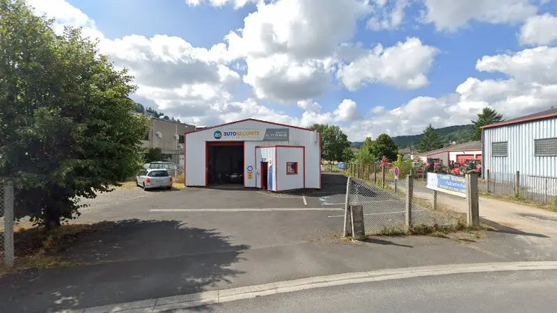 Vue de la rue devant AS Autosécurité Contrôle Technique RIOM ES MONTAGNES, Riom-ès-Montagnes