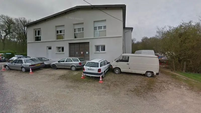 Vue de la rue devant Carrosserie Marie-France, Châtenoy-le-Royal