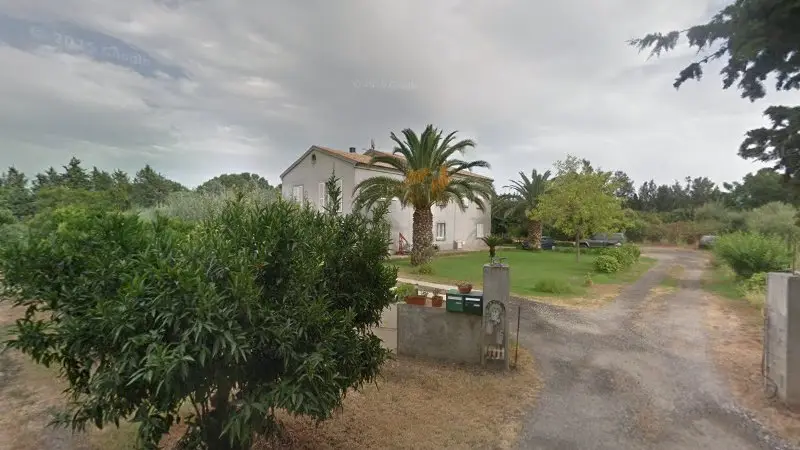 Vue de la rue devant Auto’p Carrosserie, Lucciana