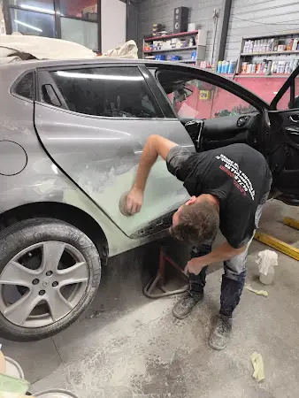 Photo publiée sur la fiche Google de A.Z AUTO CENTRE//MOTRIO mécanique et carrosserie automobile, Saint-Maurice-l'Exil