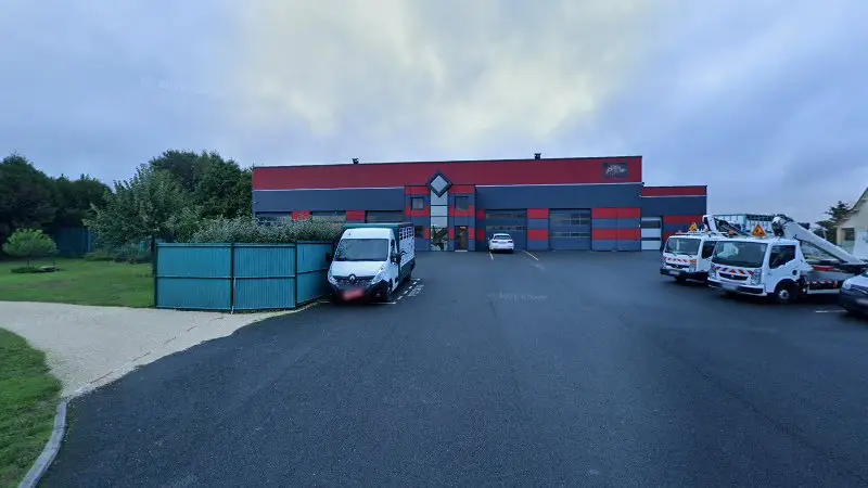 Vue de la rue devant Carrosserie Puivif, Angoisse