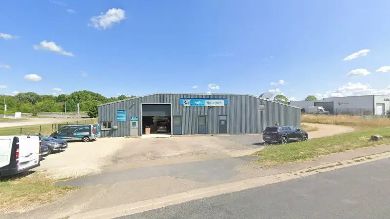 Vue de la rue devant TOP CARROSSERIE - CARROSSERIE ROUVROY, Sainte-Menehould