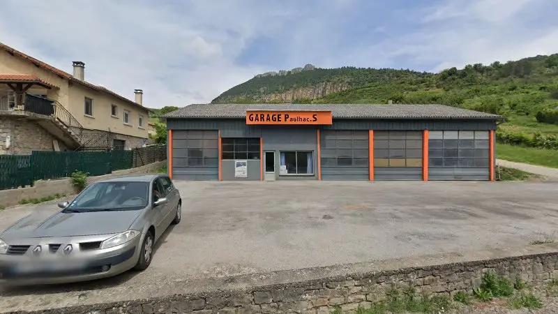 Vue de la rue devant Garage Paulhac, Rivière-sur-Tarn