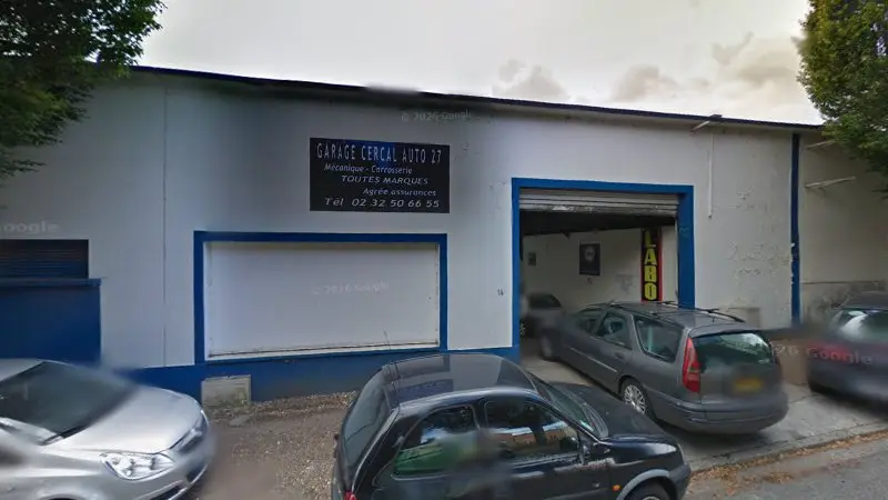 Vue de la rue devant Garage Cercal Auto 27, Louviers
