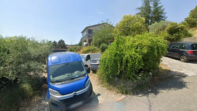 Vue de la rue devant Garage des Cevennes - AutoFirst, Les Vans
