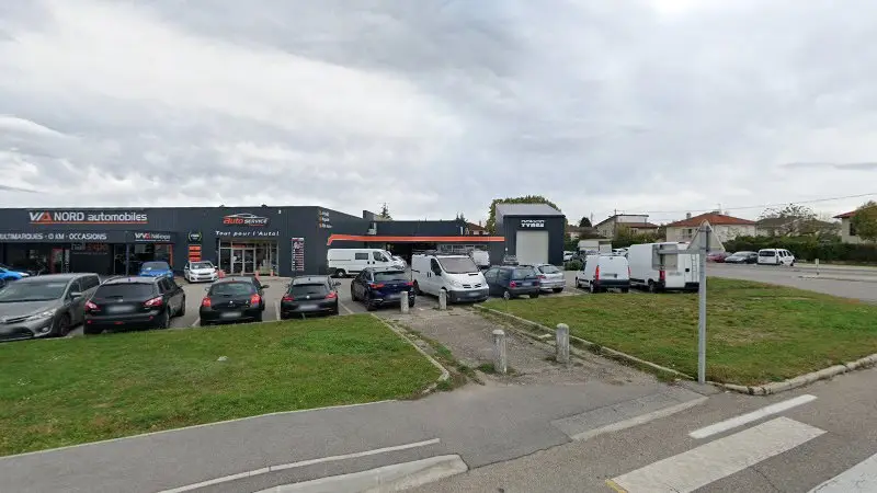 Vue de la rue devant Garage Auto Service Champs de Mars, Davézieux
