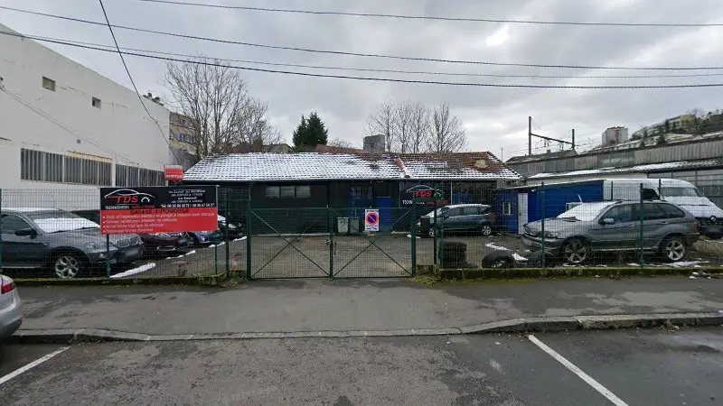 Vue de la rue devant Garage mécanique, TDS Techno Diesel St-Etienne, Saint-Étienne