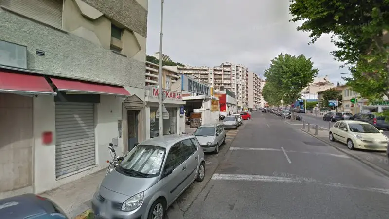 Vue de la rue devant Carrosserie Markarian Marino, Nice