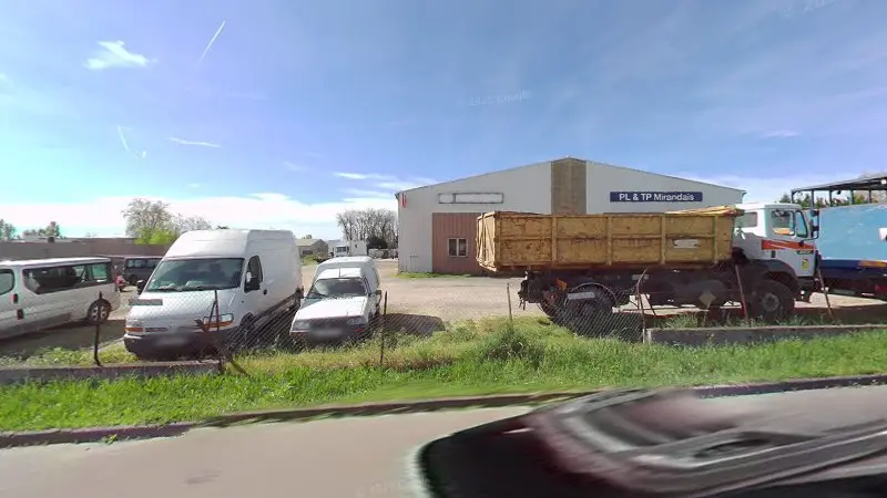 Vue de la rue devant Atelier Repar Poids Lourds TP Mirandai, Mirande