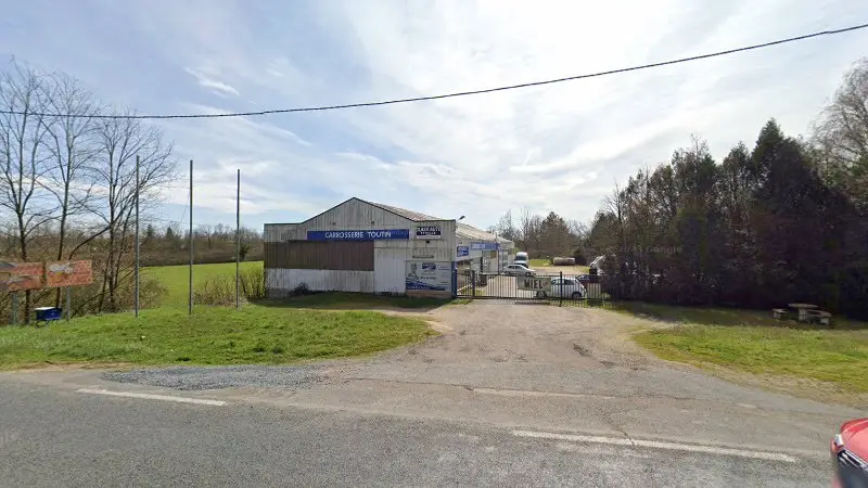 Vue de la rue devant CARROSSERIE TOUTIN, La Motte-Saint-Jean