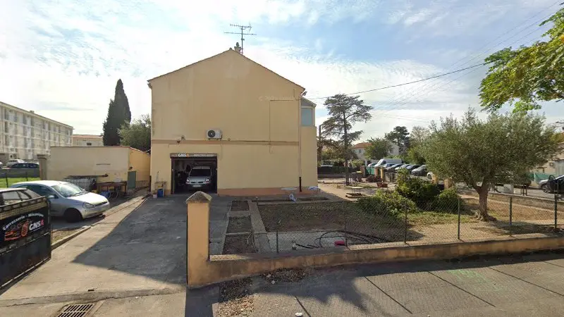 Vue de la rue devant Garage GNSA Entretiens Autos, Saint-Victoret