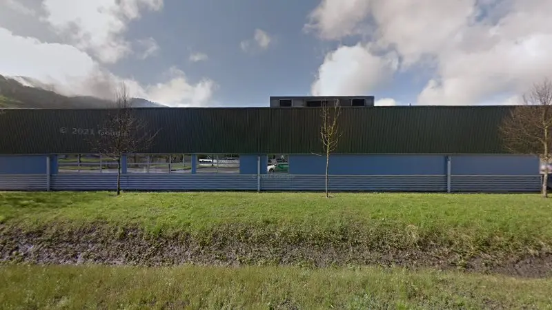 Vue de la rue devant Nippon Paint Automotive France, Le Champ-près-Froges