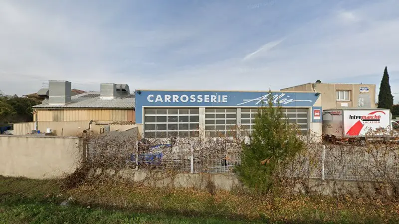 Vue de la rue devant Eurorepar Carrosserie Alles, Caissargues