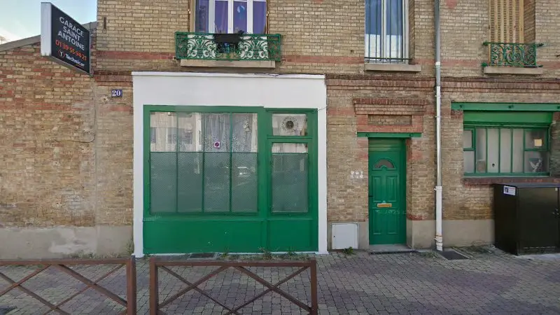 Vue de la rue devant Machado Et Lopes, Le Chesnay-Rocquencourt