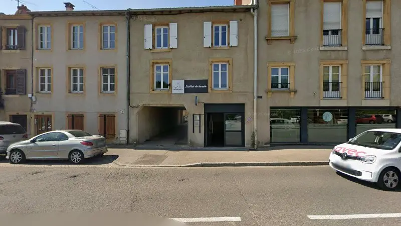 Vue de la rue devant ARENAUTO ( CHRIS AUTO et VINTAGE CAR), Longeville-lès-Metz