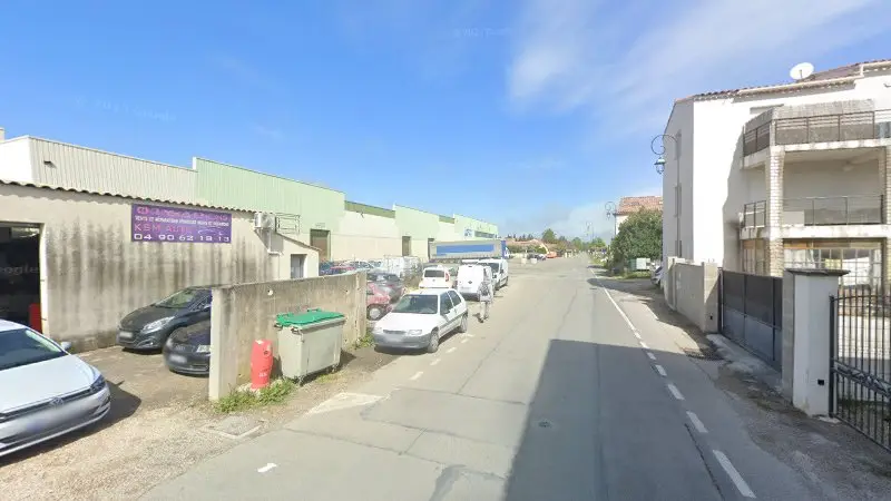 Vue de la rue devant Garage KSM AUTO, Althen-des-Paluds