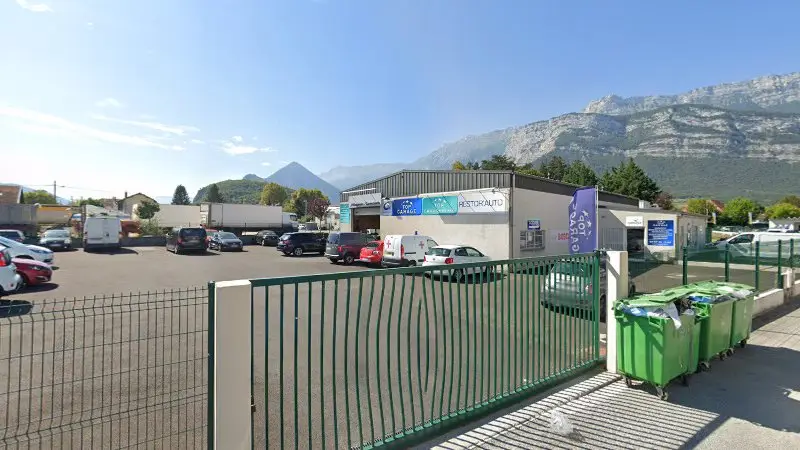 Vue de la rue devant Carrosserie Mécanique RENZY, Varces-Allières-et-Risset