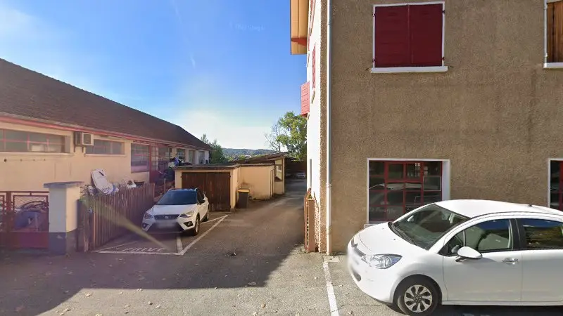 Vue de la rue devant Garage Pothain Cran-Gevrier - Bosch Car Service, Annecy