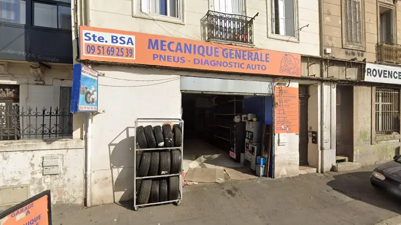 Vue de la rue devant Ste.Bsa Mecanique Generale Pneus Diagnostic Auto, Marseille