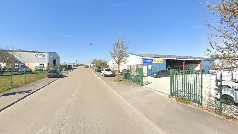 Vue de la rue devant GARAGE PREMIER - GS AUTO, Creney-près-Troyes