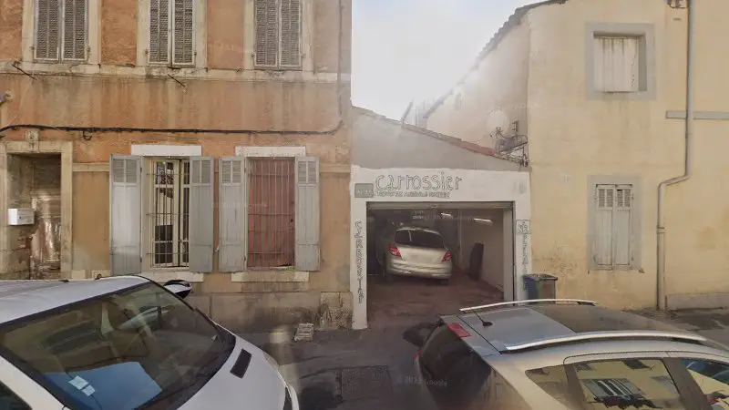 Vue de la rue devant Garage Des Crottes Mecanique Generale, Marseille