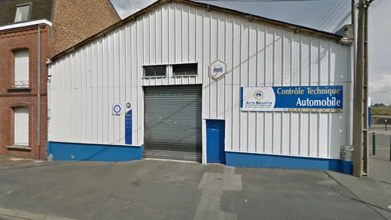 Vue de la rue devant AS Auto Sécurité Contrôle technique Fourmies - Rue De La Gare, Fourmies