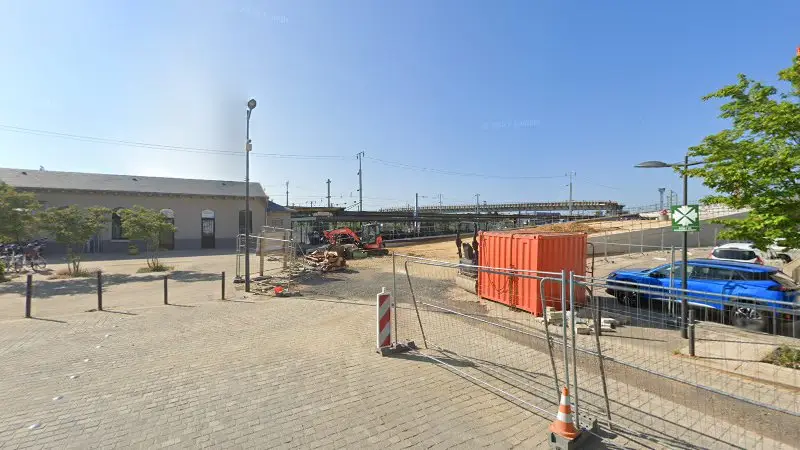 Vue de la rue devant Station de réparation vélo, Thionville