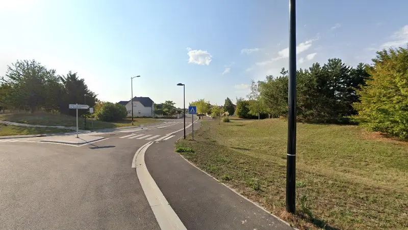 Vue de la rue devant GARAGE OZANNE, Nogent-sur-Seine
