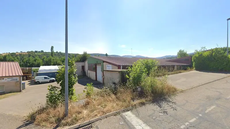 Vue de la rue devant Mecanique Generale Lacroix Et Fils, Vaugneray