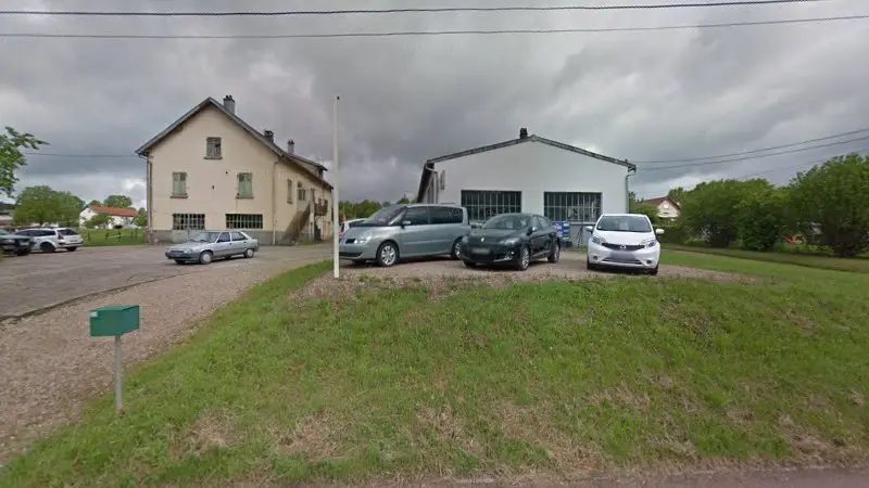 Vue de la rue devant Garage du centre, Saint-Michel-sur-Meurthe