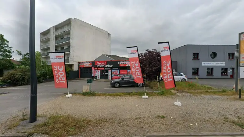 Vue de la rue devant Garage Moulins Sud, Moulins