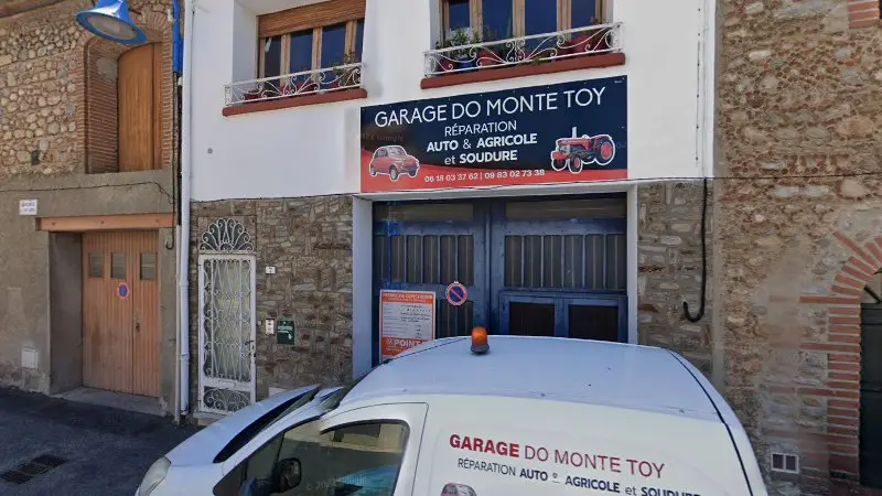 Vue de la rue devant Garage Do Monte Toy, Saint-Féliu-d'Avall