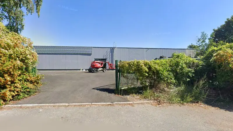 Vue de la rue devant Euromaster Véhicules Industriels - Lesquin, Lesquin