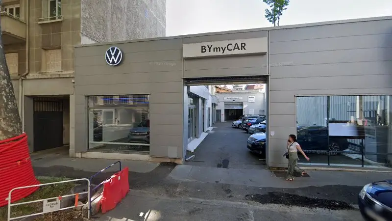 Vue de la rue devant SAS GVA BYMYCAR LYON - Audi, Lyon